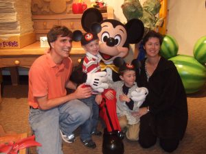 Dr. Randy Pausch with his family, he has taught people with example that we should love people and use things