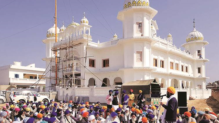 Indian sikhs visiting kartarpur Sahib